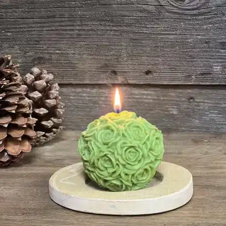 Bougie fleur artisanale – Coloris vert olive
