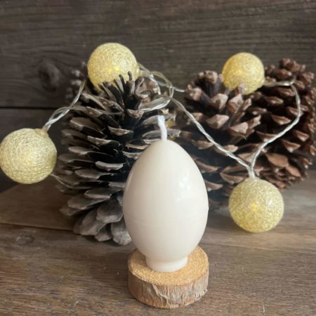 Bougie artisanale moulée forme œuf blanc