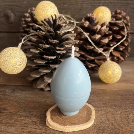 Bougie artisanale moulée forme œuf Bleu Clair